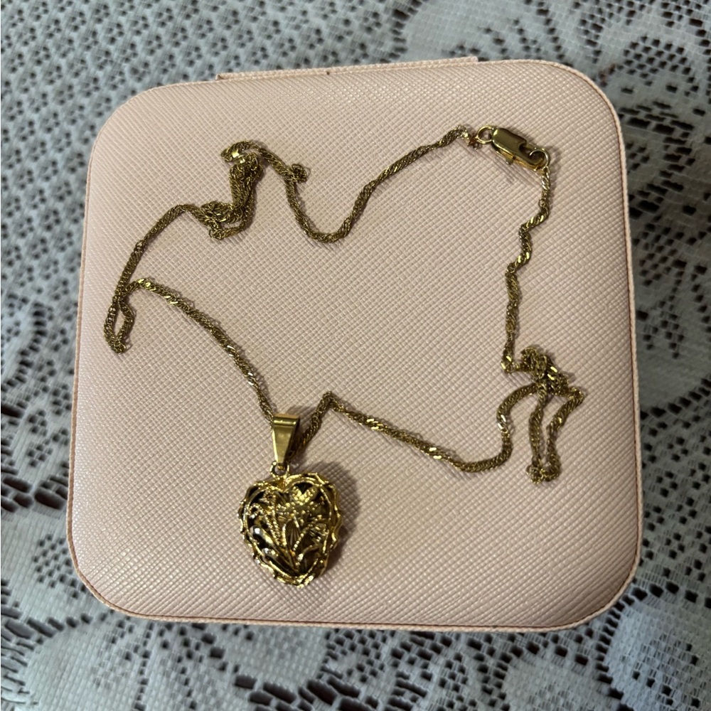 Awoke Vintage Gold heart necklace